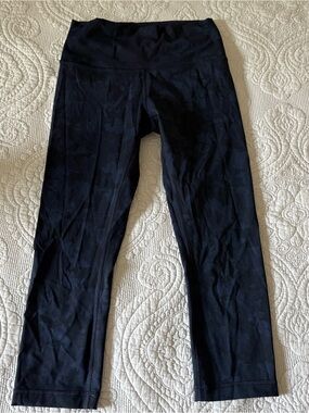 Lululemon Wunder Under Crop Leggings Size 6 Navy Black Print